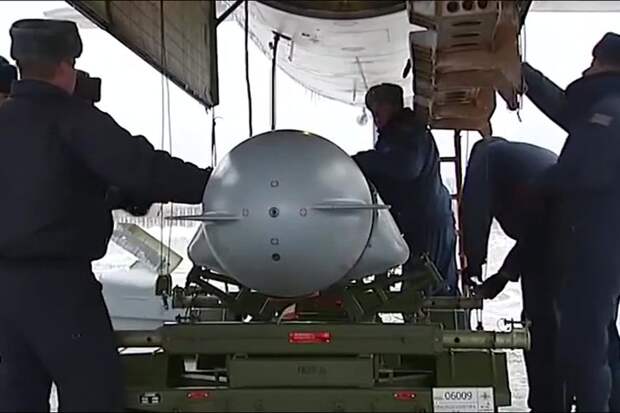 Появилось видео удара ФАБ-3000 по спрятанной казарме ВСУ