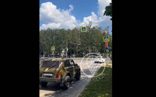 На перекрестке улиц Некрасова и Оборонной в Туле установлена новая секция светофора