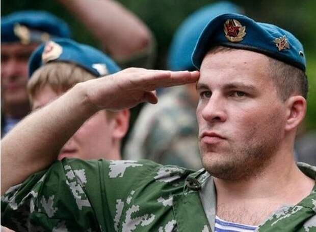 Российские военные со смехом спасают непутевых американских солдат