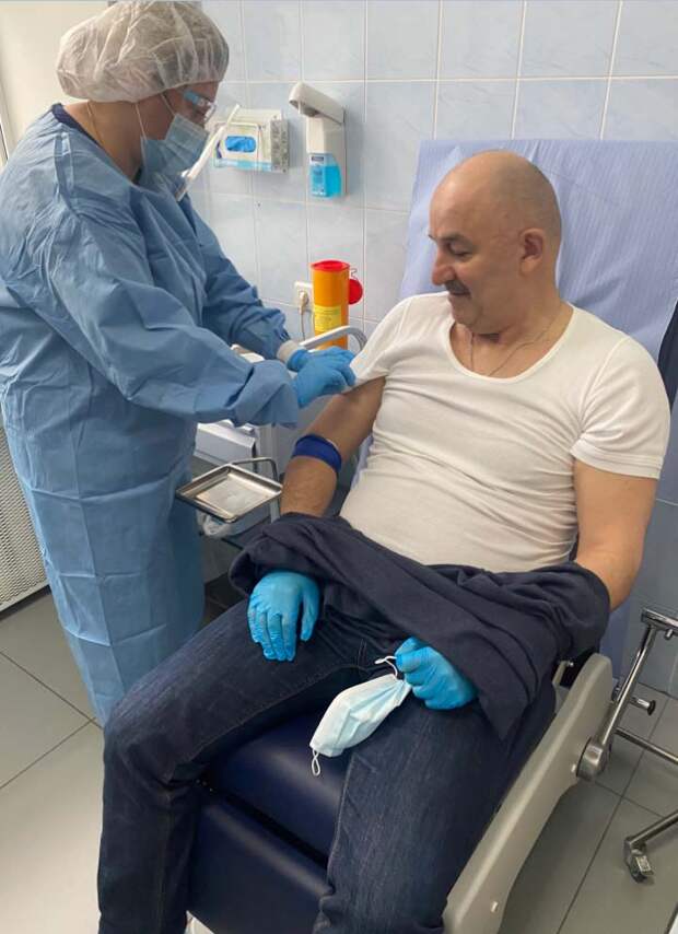 Черчесов сделал прививку от COVID-19. Вероятно, это первый шаг обязательной процедуры для всей сборной. Или придется остаться за бортом Евро-2020