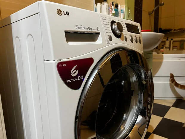 Кидаю щепотку соли в барабан и в холодильник — и забываю навсегда про вонь и серые тряпки: 5 трюков проверенных временем