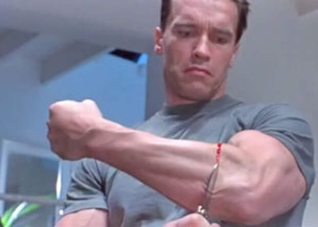 арни режет руку