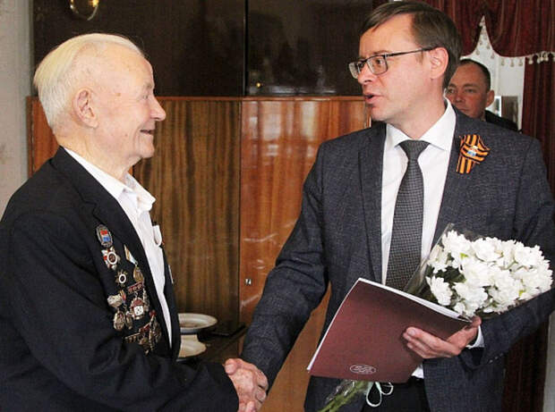 Глава Каменска-Уральского поздравил ветеранов Великой Отечественной войны