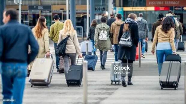 Доигрались с запретами? Число желающих эмигрировать подскочило в четыре раза