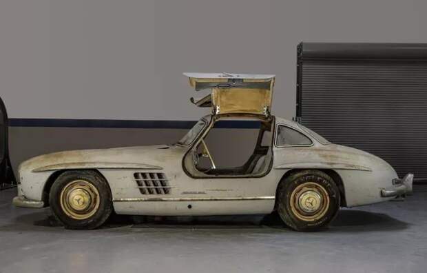 Уникальный Mercedes-Benz 300SL Gullwing простоял 60 лет в гараже