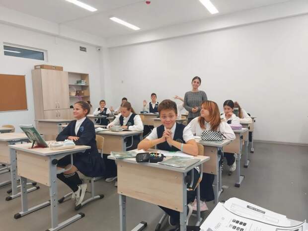 Молодые педагоги работают по федеральной программе "Земский учитель"