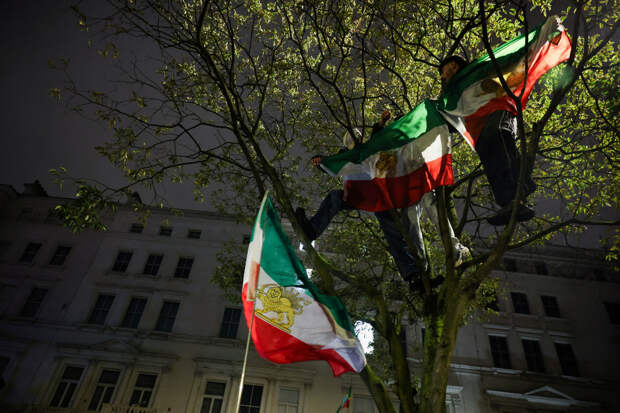 Сроки смены власти в Иране оценили