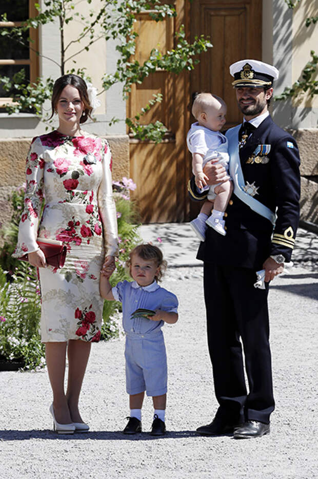 Принцесса София и принц Карл Филипп с детьми