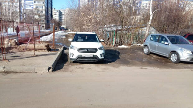 Во Владимире не смогли отремонтировать теплосети из-за припаркованных рядом машин