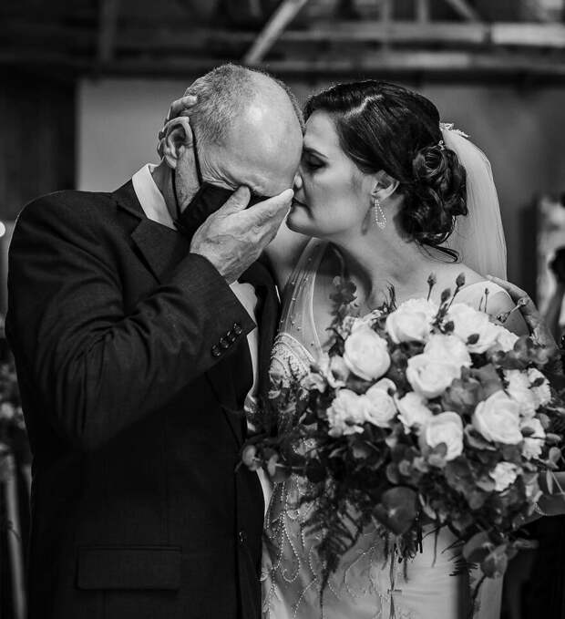 15 лучших свадебных фотографий 2020 года с конкурса Junebug Weddings