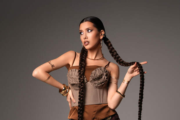 Певица Сай и 10AGE представили альбом "По правде говоря", посвященный первенцу