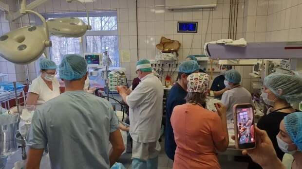 В Вербное воскресенье в России впервые родилась однояйцевая четверня