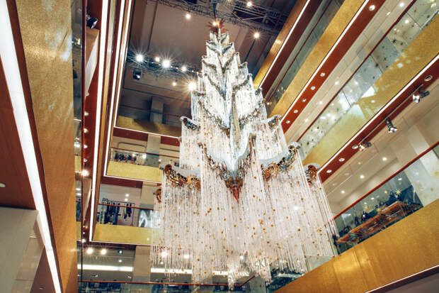 Новогодняя елка Swarovski в ЦУМе