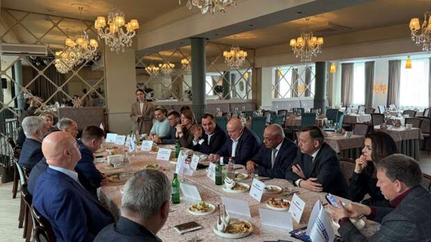 В Туле на бизнес-завтраке обсудили поддержку МСП, проблему кадров и госзакупки