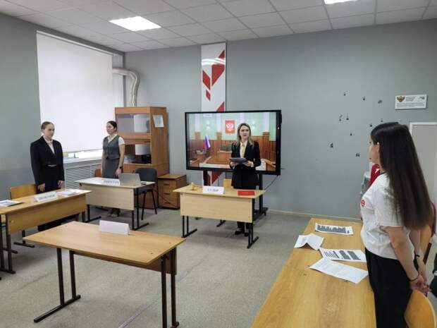 "Встать, суд идет": в Красногвардейском районе школьники решали судьбу неологизмов