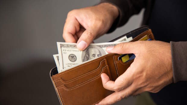 ЦБ поднял курс доллара на новогодние праздники