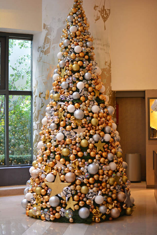 Hotel Paris des Halles Christmas tree