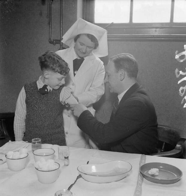 Вакцинация от дифтерии в Лондоне, 1941