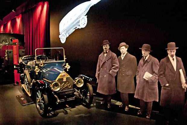 Музей авто истории в турине, италия. (трафик)