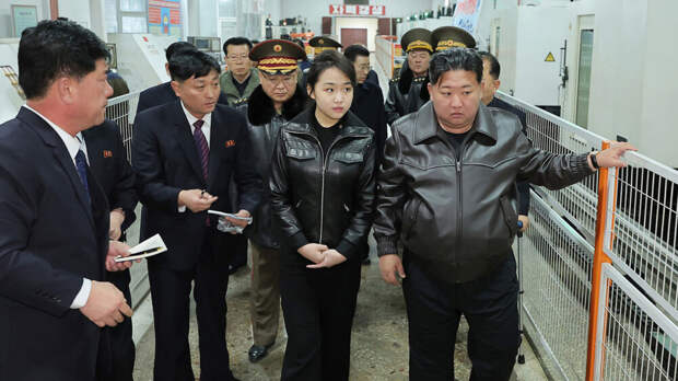 Эксперт Ким: поездки Ким Чен Ына с дочкой могут отвлекать внимание от его сына