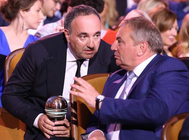 Президент кинофестиваля «Кинотавр» Александр Роднянский (слева).