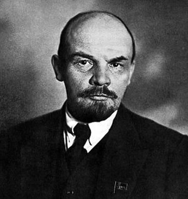 https://upload.wikimedia.org/wikipedia/commons/thumb/b/b9/Lenin.jpg/300px-Lenin.jpg