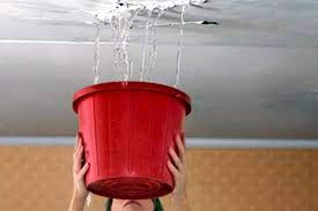 Следователи проводят проверку по информации СМИ о протечке крыши в квартире инвалида-колясочника