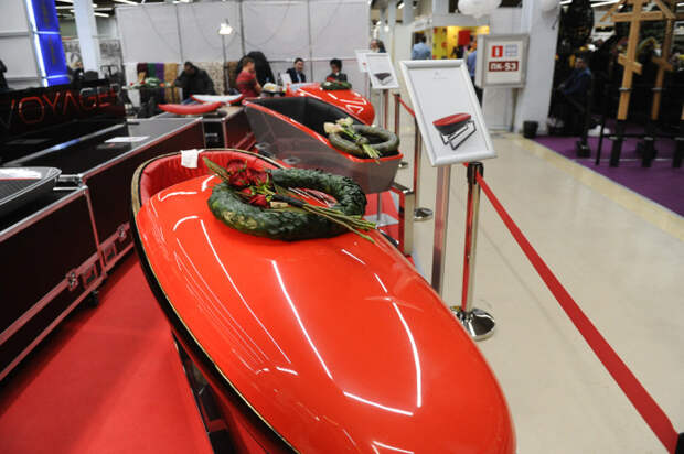 Выставка похоронной моды в Москве (50 фото)