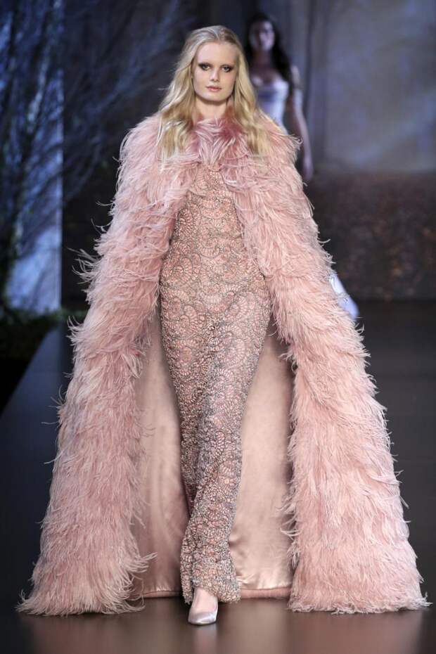 Русская сказка от Ralph & Russo осень-зима 2015 - 2016: великолепные и царственные наряды Русская сказка от Ralph & Russo осень-зима 2015 - 2016: великолепные и царственные наряды