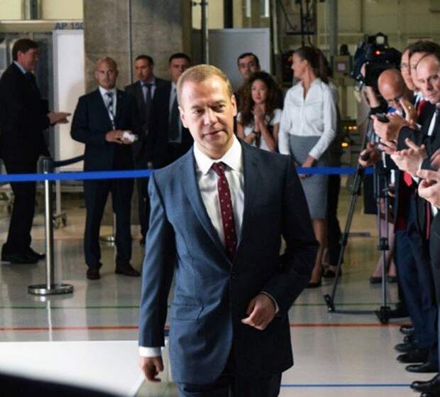 1441367459_vw_medvedev_12_04_09_2015