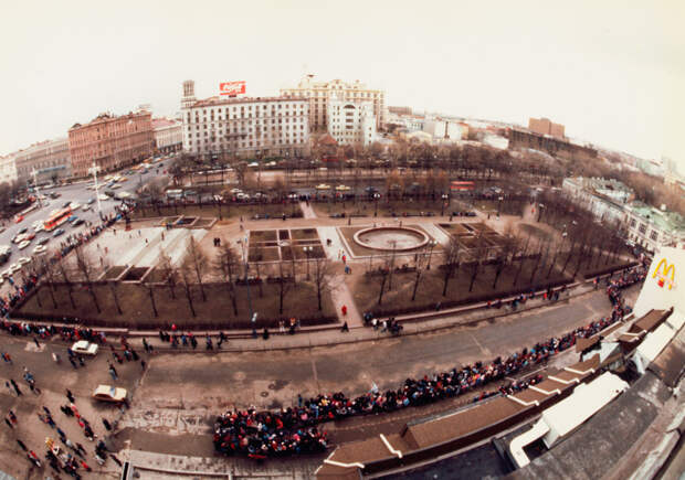 Архивные фотографии открытия Магдоналдса в Москве