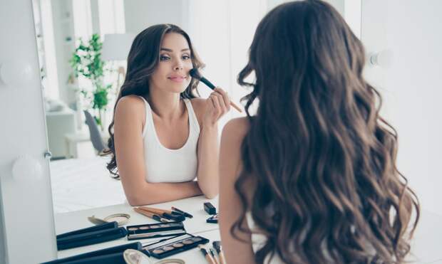 Вместо лица женщина использовала косметический карандаш ниже пояса и оказалась в больнице