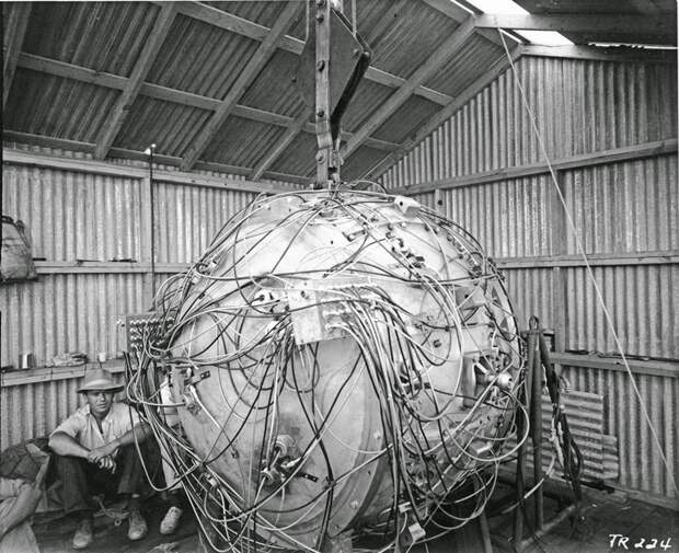 The Gadget, the first atomic bomb, 1945