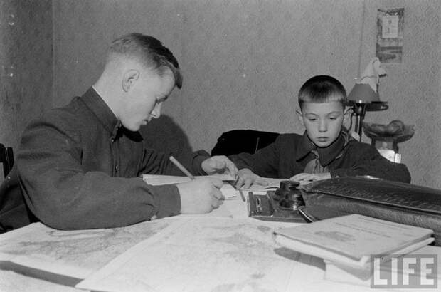Фоторепортаж о жизни простых советских граждан в 1950-х