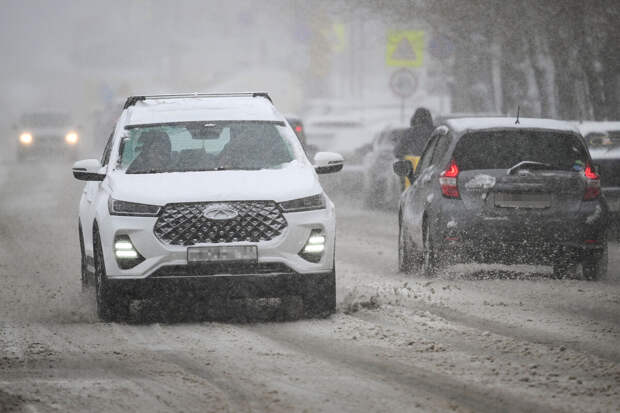 Гидрометцентр предупредил о мокром снеге и скользких дорогах в столичном регионе