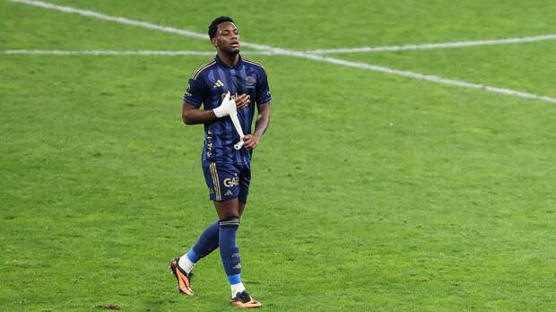 Джон Дуран исключен из заявки «Фенербахче» на ближайший матч. Форварда связывают с переходом в «Зенит»