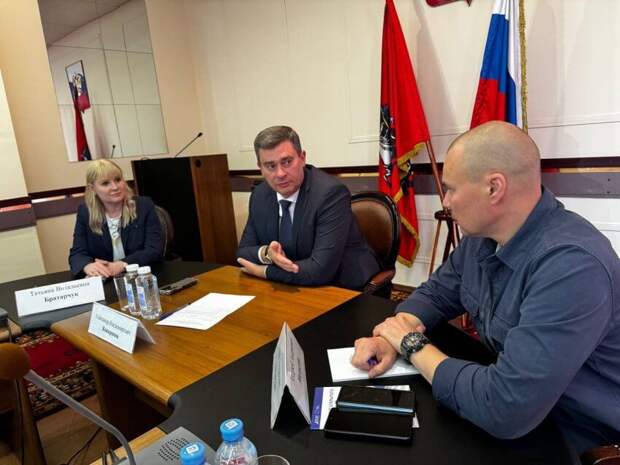 Андрей Медведев обсудил новый формат обучения для участников СВО в Финансовом университете. Фото: Маргарита Орлова