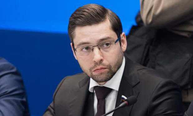 Руководитель Рабочей группы Президиума Генерального совета Партии по защите прав дольщиков Александр Якубовский. Фото: moscow.er.ru