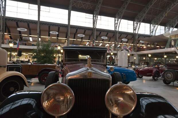 Фотоочет о посещении Бельгийского королевского автоклуба. Часть 2 - Шильдики (20 фото)