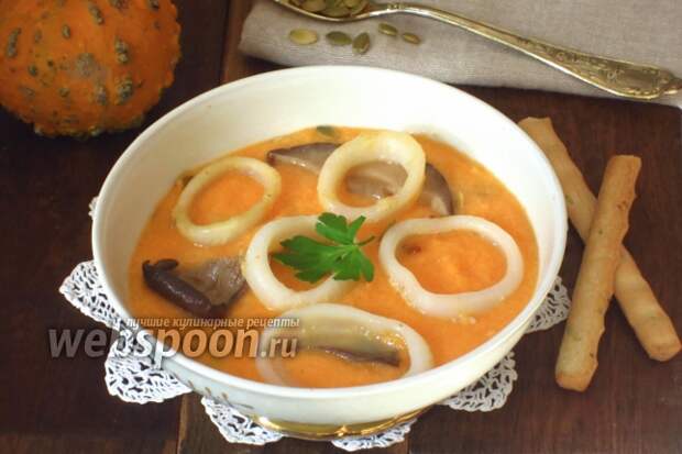 Фото Суп из тыквы с грибами и кальмарами