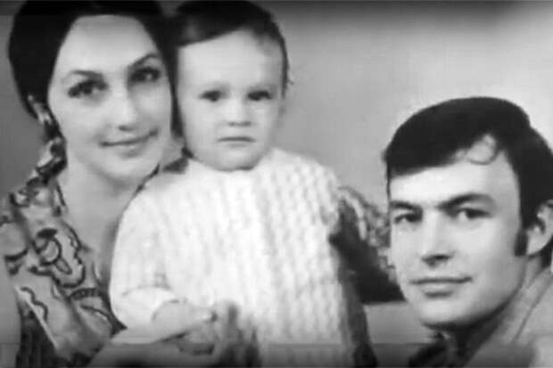 Юрий и Светлана Орлова с сыном Денисом. Источник: 24smi.org