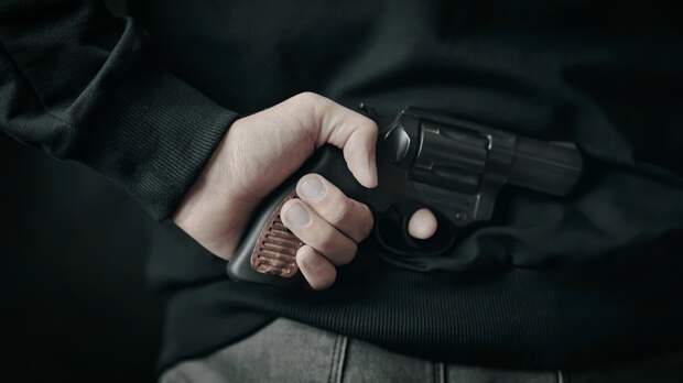 В Германии вооруженный мужчина захватил банк