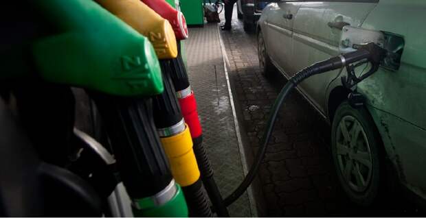 Фото Россия, бензин, зарплата