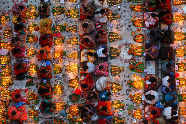 Общая молитва. Дакка, Бангладеш, 2012 (Фото: Noor Ahmed Gelal) конкурс Siena International Photo Award (SIPA), факты, фото