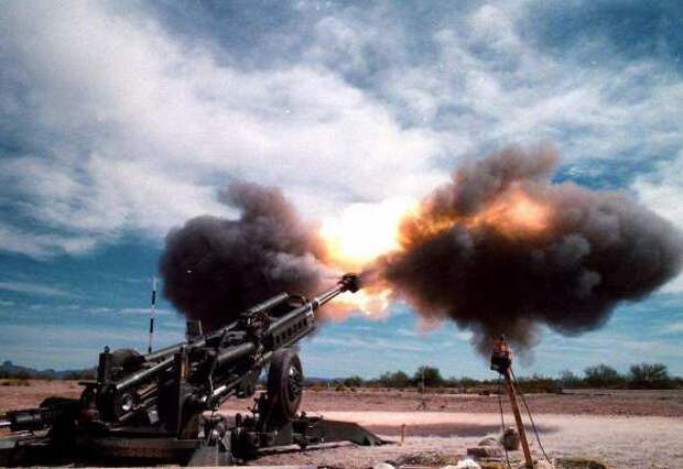 По Донецку ведут огонь 155-мм калибром