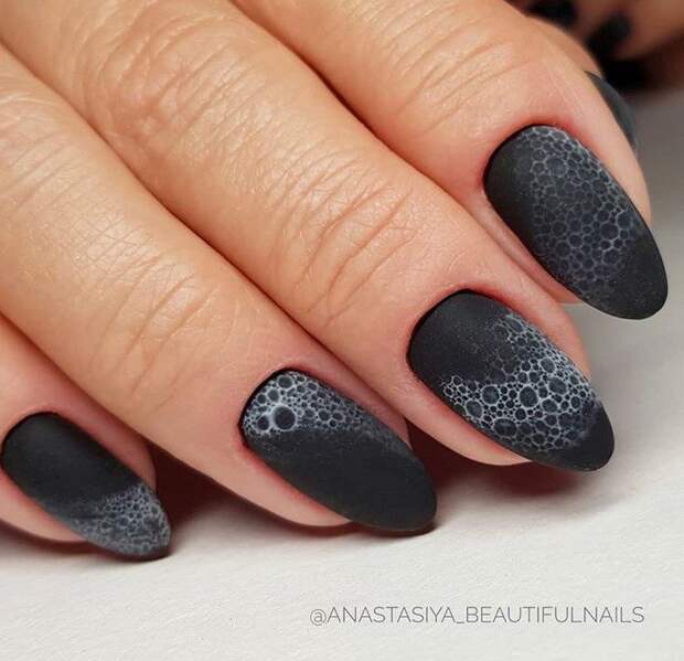 Маникюр в технике «bubbles»