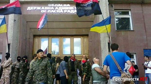 Правый сектор: второй акт черно-красного спектакля