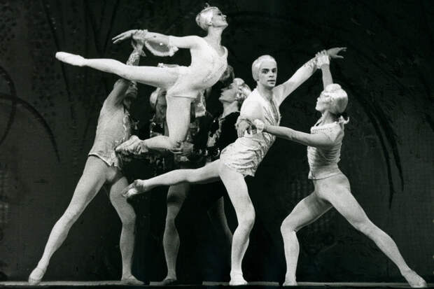 Сцена из балета «Блестящий дивертисмент»