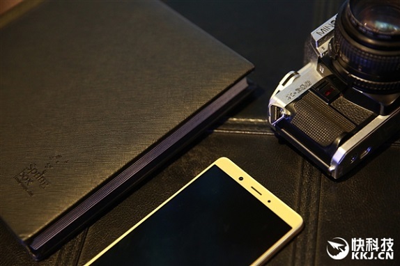 ZTE NUbia X8