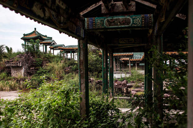 Как будет выглядеть мир без людей: 20 фото давно заброшенных мест по всему свету